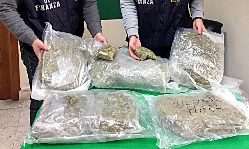 Catania, GdF arresta ‘corriere’ di Niscemi e sequestra 6 kg di marijuana: erba destinata in città