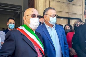 Bronte, niente scuola l’8 gennaio. Firrarello firma ordinanza: “Ministero dell’Istruzione incapace”
