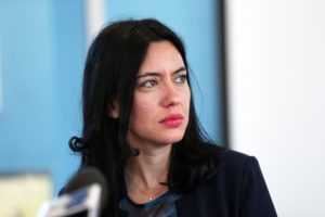 Scuola, Azzolina: “Decidano le Regioni quando gli studenti potranno tornare in aula”