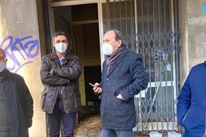 Paternò, sopralluogo nell’ex Albergo Sicilia del sindaco e dei funzionari di Pubbliservizi: “Presto messa in sicurezza”