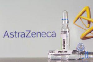 Vaccino, AstraZeneca annuncia ritardi consegna: l’Ue attende 100 mln di dosi