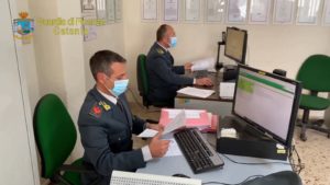 Catania, immobiliarista e consorte eludono il fisco per 9 mln con falsa residenza in Svizzera: scoperti e denunciati (VIDEO)