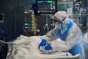 Paternò, altre 2 vittime da covid: il virus si porta via un uomo di 76 anni e una donna di 73