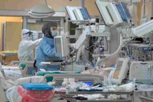 Adrano, due morti per il covid: due uomini di 66 e 88 anni. Nuovi screening a Paternò e Biancavilla
