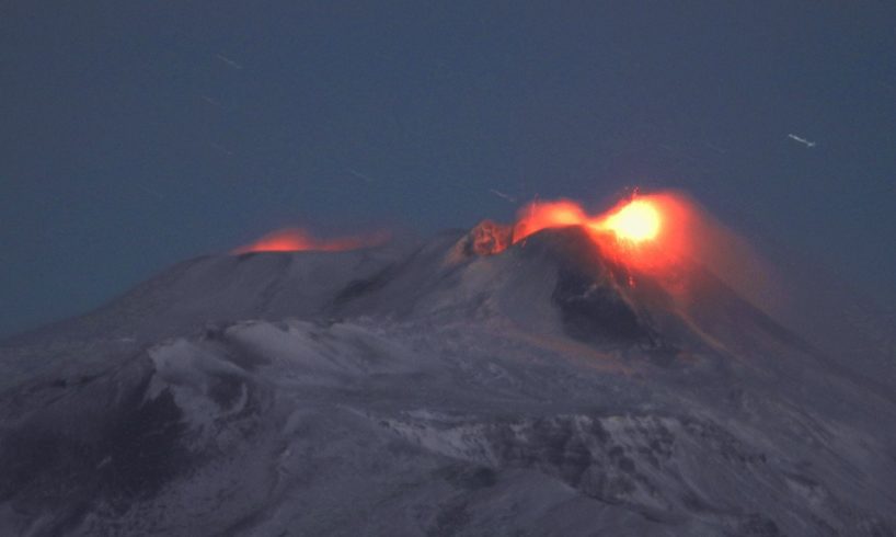Etna, continua l’attività stromboliana: è concentrata nel cratere di sud-est