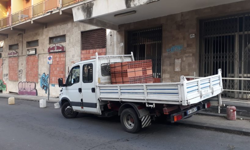 Paternò, gli artisti locali ridiano decoro all’Albergo Sicilia ‘murato’: la proposta di Muoviti Paternò (VIDEO)