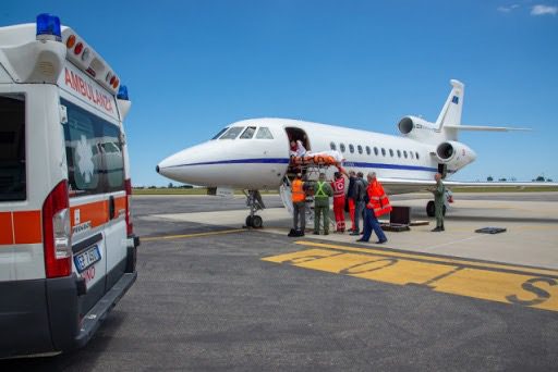 Nel primo pomeriggio di ieri si è concluso il trasporto sanitario d'urgenza effettuato da un Falcon 900 del 31° Stormo dell'Aeronautica Militare che ha trasferito una donna di 30 anni in gravidanza da Catania a Genova.