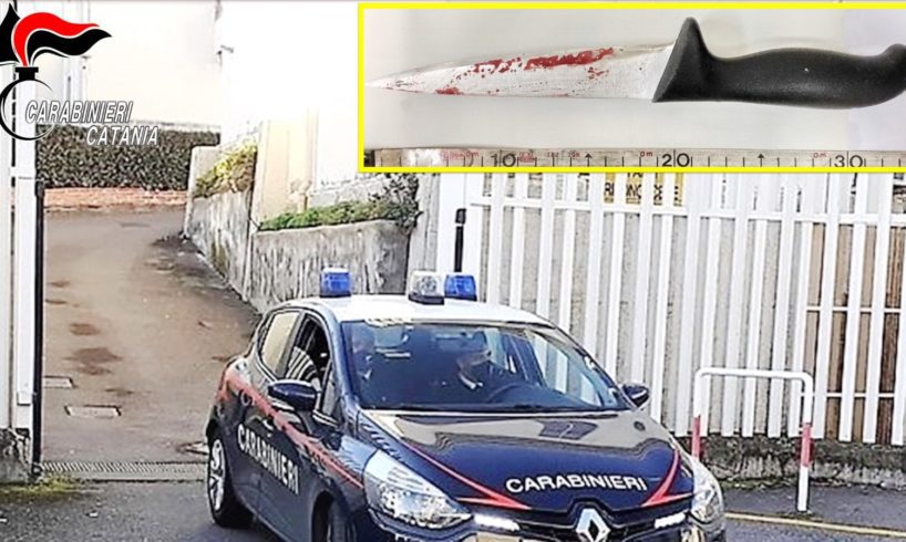 Aci Castello, 90enne ferisce a coltellate il figlio disabile di 46 anni perché rifiuta le medicine: ora è ai domiciliari