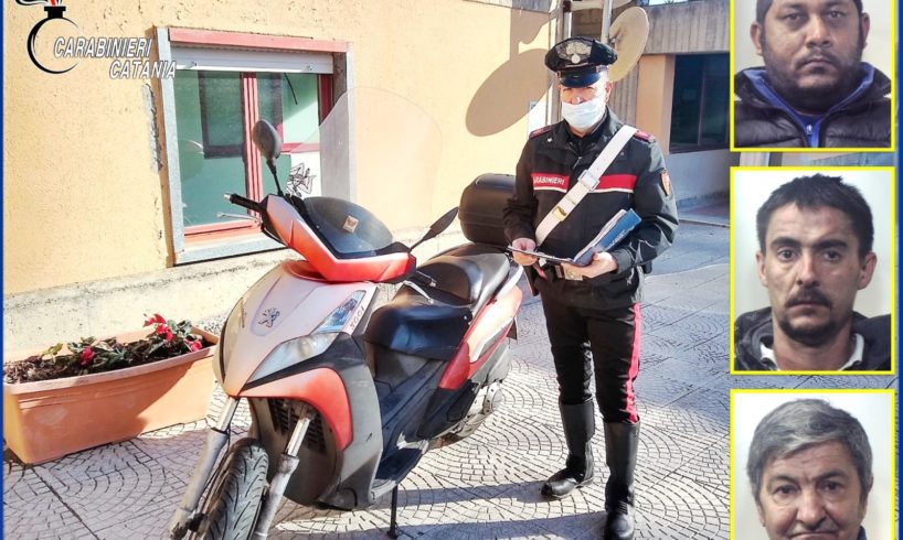 Tremestieri Etneo, sorpresi mentre caricano lo scooter rubato sul furgone: 3 arrestati