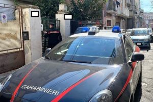Catania, minaccia e aggredisce i genitori che lo accolgono in casa dopo la separazione: 37enne finisce in carcere
