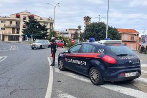 Mascali, 29enne ludopatico picchia la moglie davanti ai figli: ora è in carcere