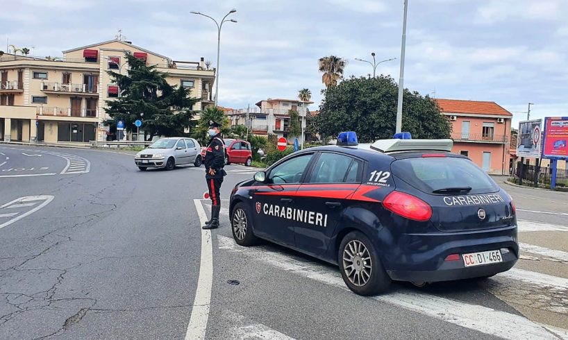 Mascali, 29enne ludopatico picchia la moglie davanti ai figli: ora è in carcere