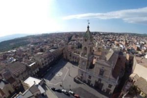 Biancavilla, si sperimenta l’Isola pedonale: la domenica centro storico chiuso al traffico dalle 9 alle 13