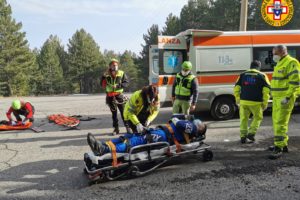 Linguaglossa, ciclista infortunato salvato sull’Etna dai volontari del Sass: allertati dagli amici della vittima