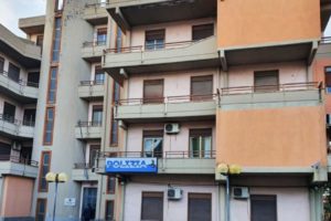 Adrano, 40enne nasconde dosi di eroina sotto il sedile dell’auto: arrestato