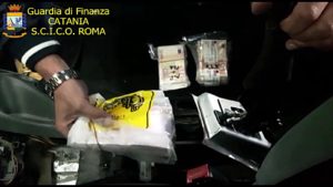 Mafia, le mani della ‘famiglia’ catanese sulle scommesse on-line: in Serbia il sito controllato dai fratelli Placenti