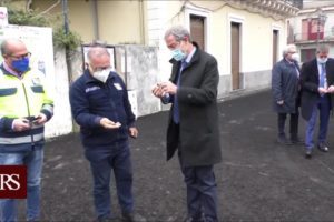 Etna, la cenere provoca danni per decine di milioni: nei Comuni colpiti scatta la conta