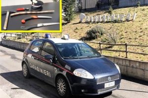 Bronte, attrezzi agricoli ‘atti a offendere’ sequestrati a due giovani: trovati in auto