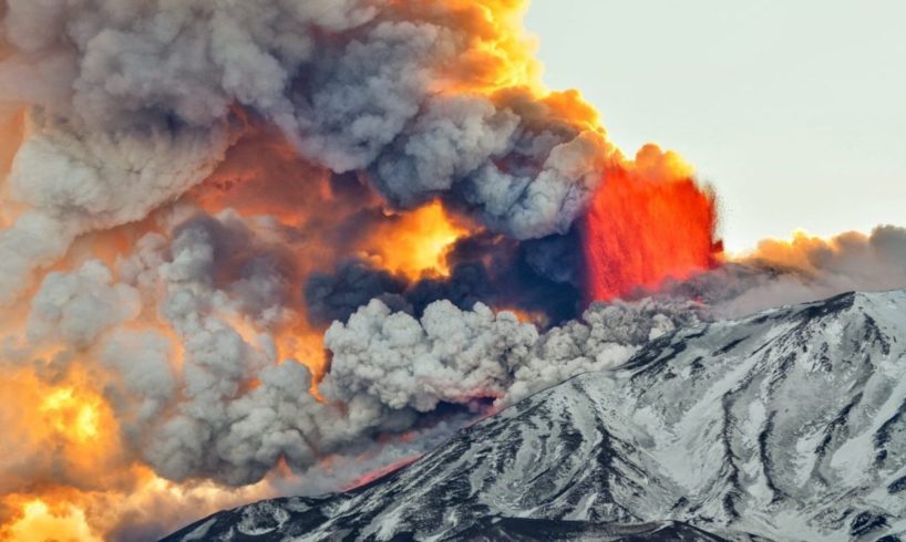Etna, esaurita la fase parossistica n.13: colata lavica verso Valle del Bove