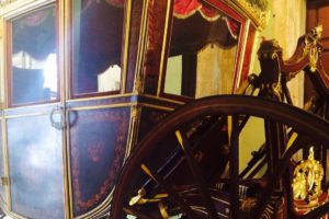 Catania, ladro di sigarette si nasconde dietro la ‘Carrozza del Senato': denunciato 23enne