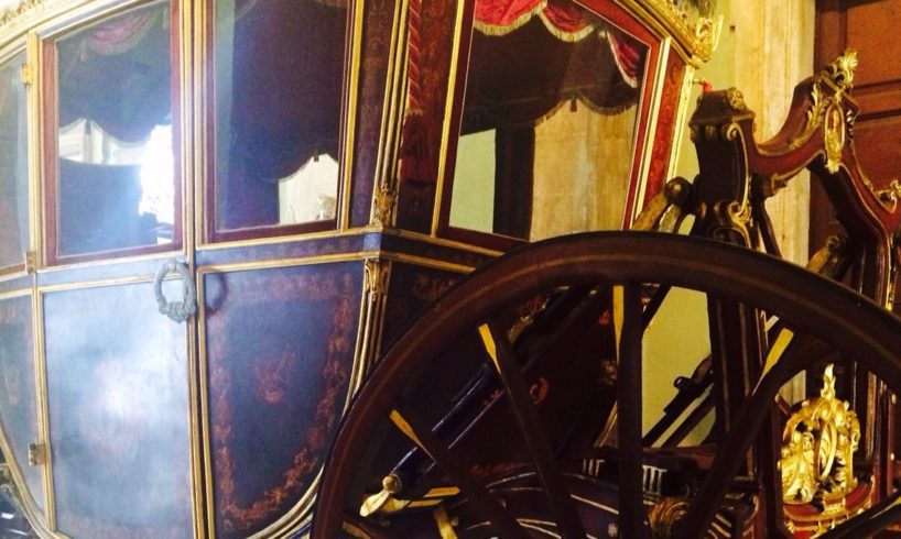 Catania, ladro di sigarette si nasconde dietro la ‘Carrozza del Senato': denunciato 23enne