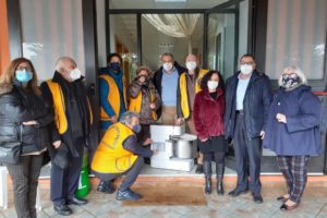 Biancavilla, Lions donano impastatrice e alimentari alla comunità ‘Sentiero Speranza’