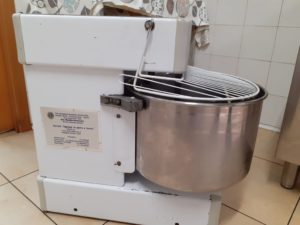 Biancavilla, Lions donano impastatrice e alimentari alla comunità ‘Sentiero Speranza’