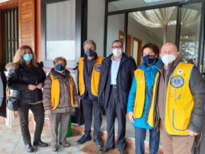 Biancavilla, Lions donano impastatrice e alimentari alla comunità ‘Sentiero Speranza’