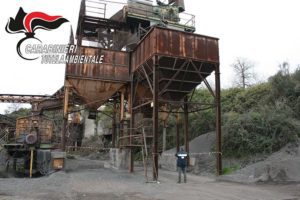 Ambiente, a Mascali carabinieri del Noe sequestrano due cave abusive: violati i sigilli era ripresa attività