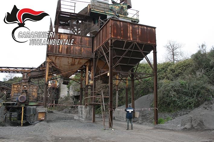 Ambiente, a Mascali carabinieri del Noe sequestrano due cave abusive: violati i sigilli era ripresa attività