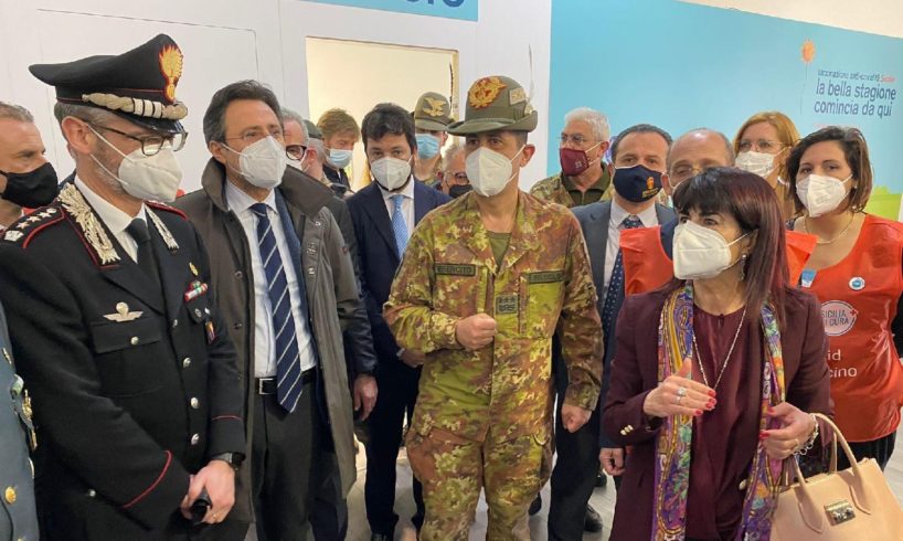 Covid, Figliuolo in Sicilia: “Raddoppiare le vaccinazioni e arrivare a quota 50 mila al giorno. Sforzo corale per fare di più”