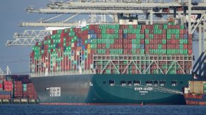 Suez. La nave di traverso è un segnale come il Covid: non tutto è disponibile per sempre