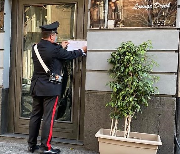 Catania, troppi amici al bar per la festa di compleanno fuori orario: multe per tutti e locale chiuso