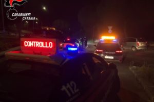 Biancavilla, 7 giovani organizzano festa privata in piena zona rossa: tutti sanzionati