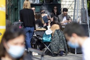 Dal 26 l’Italia riapre con il ‘sistema semaforo’: resta il coprifuoco dalle 22 alle 5