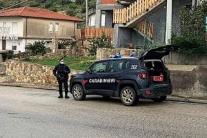 Castel di Iudica, energia elettrica a sbafo e munizioni in casa: denunciato pensionato