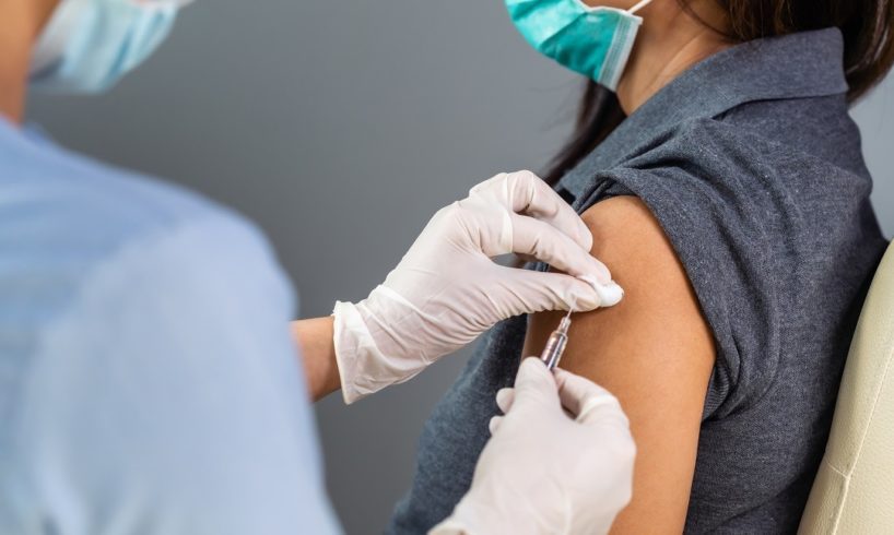 Vaccini, in Italia oltre 15 milioni di dosi somministrate: 5 per gli over 80