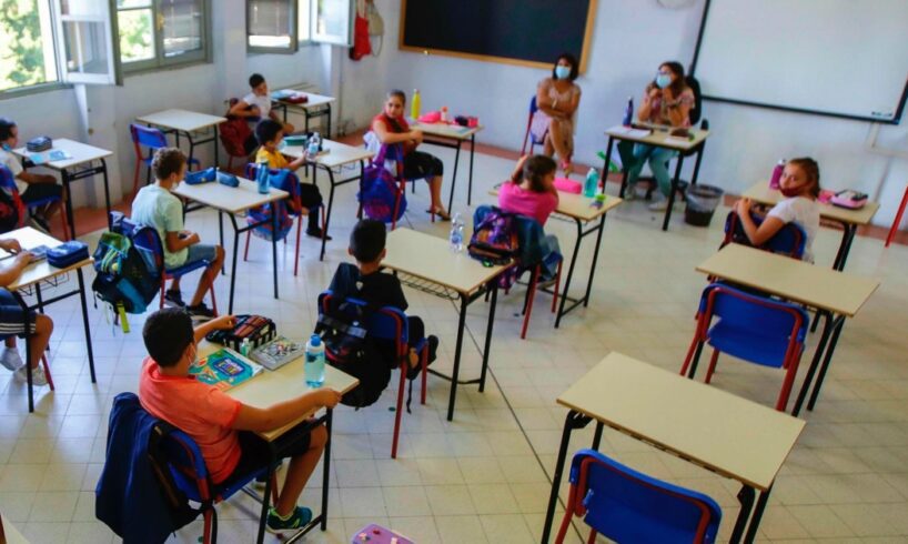 Covid, domani la Sicilia arancione torna a scuola in presenza (fino alle medie): i sindacati segnalano rischi