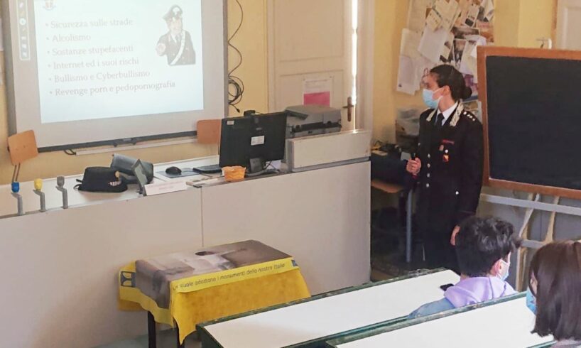 Catania, al ‘Boggio Lera’ lezioni di legalità dell’Arma: il capitano Chiara Petrone su ‘cyberbullismo ‘ e ‘revenge porn’