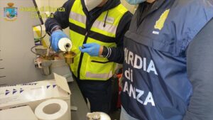 Catania, petrolio e frodi: sequestrati 100 mila lt di carburante, 2 depositi clandestini e 5 autocisterne (VIDEO)