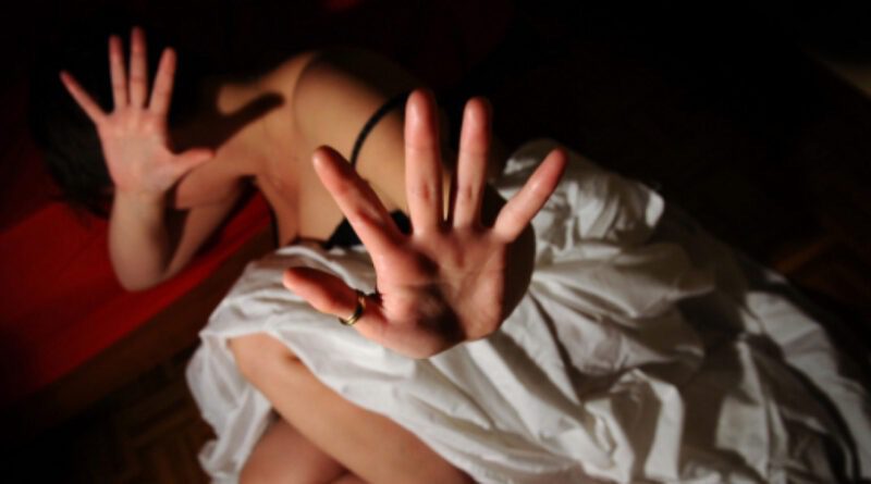 Trapani, ragazza violentata dopo una festa: 4 giovani arrestati