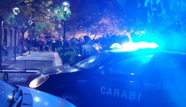 Catania, i militari’ ‘disinnescano’ assembramento di oltre 200 giovani in Piazza Sciuti: i ragazzi collaborano responsabilmente