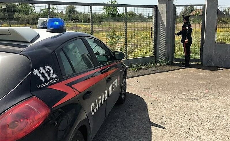 Paternò, un ‘catalogo’ di munizioni nel fondo agricolo di Tre Fontane: denunciato 35enne