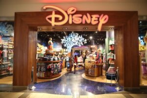 Lavoro, chiudono tutti i Disney Store d’Italia: 230 dipendenti rischiano il posto di lavoro