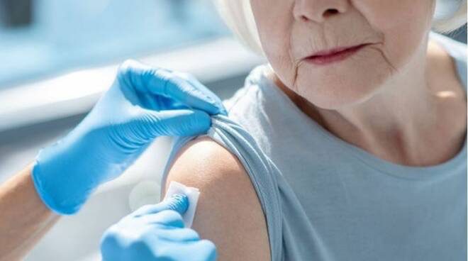 Biancavilla, il punto vaccinale del Com esordisce con 114 vaccinazioni per ‘over 80’ e ‘vulnerabili’: si ripete domani e l’8 e 9