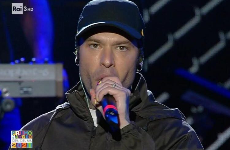 Sul palco del 1° Maggio Fedez attacca la Lega e accusa la Rai di censura