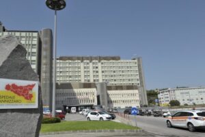Gli infermieri che svolgono le attività proprie degli operatori sociosanitari subiscono un demansionamento e vanno risarciti.