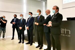 Paternò, Musumeci visita Netith: “Regione vicina alle imprese siciliane”. Azienda dà lavoro a oltre 500 persone