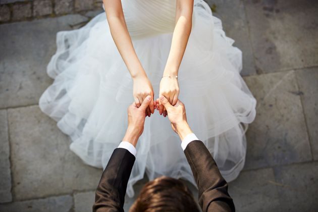 Acireale, banchetto di matrimonio con 23 invitati: tutti sanzionati e locale chiuso