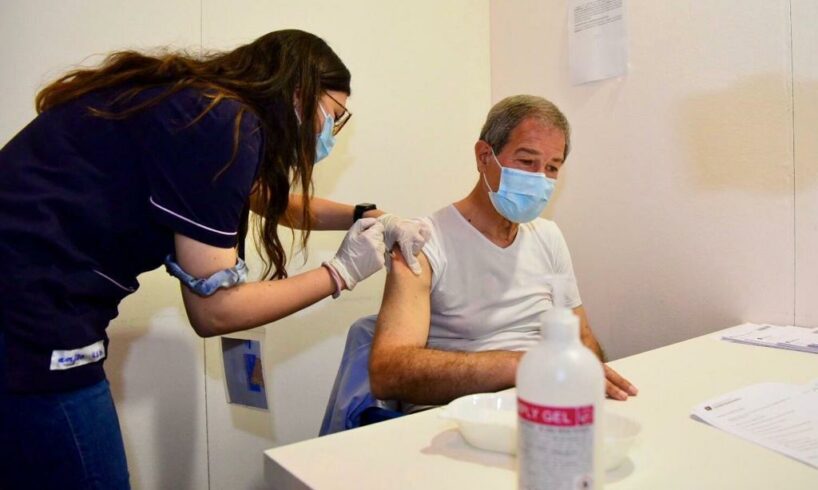 Covid, il presidente Musumeci si è vaccinato con AstraZeneca: “Uscire prima possibile da questo tunnel” (VIDEO)
